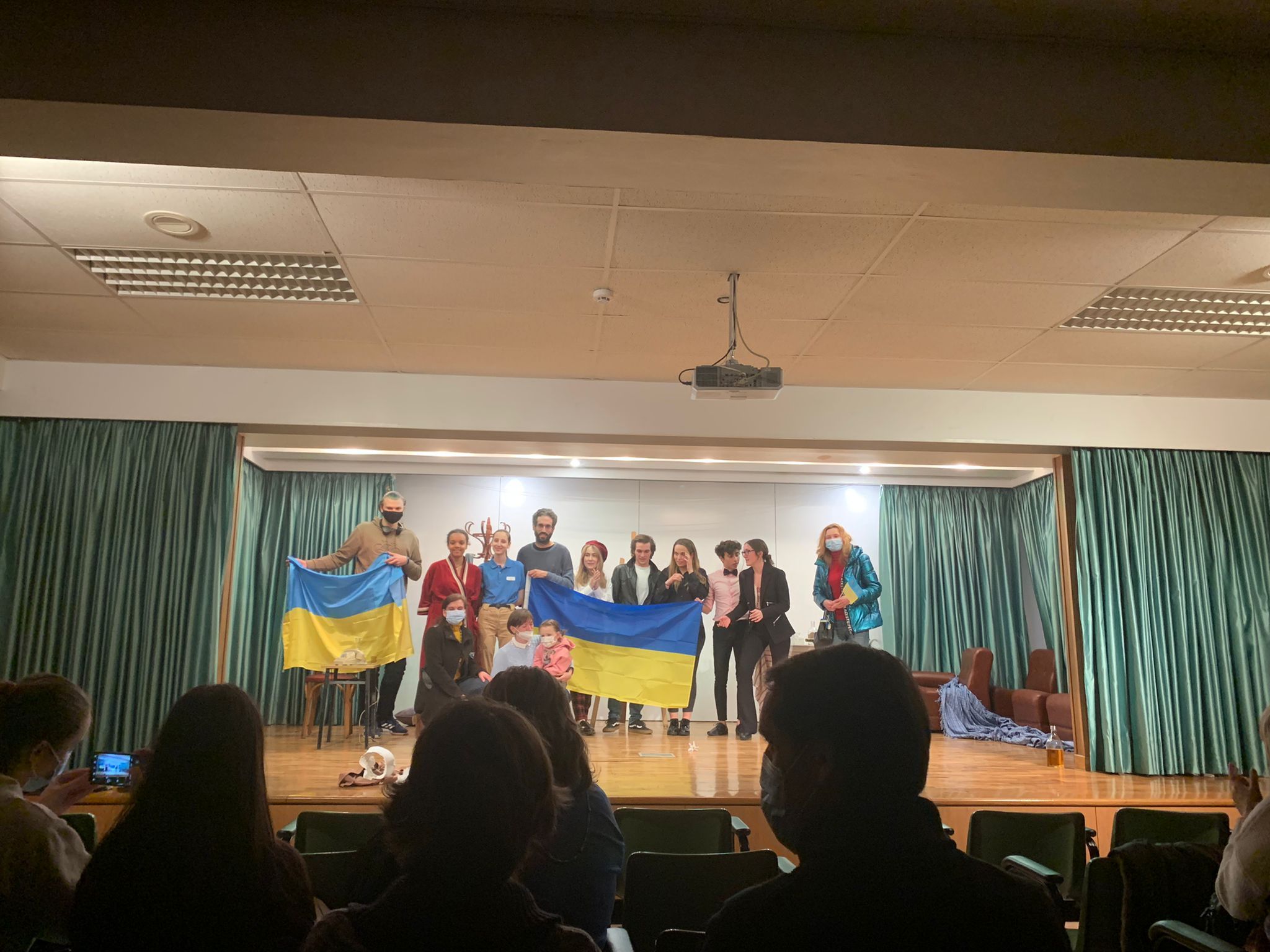 En este momento estás viendo Teatro solidario